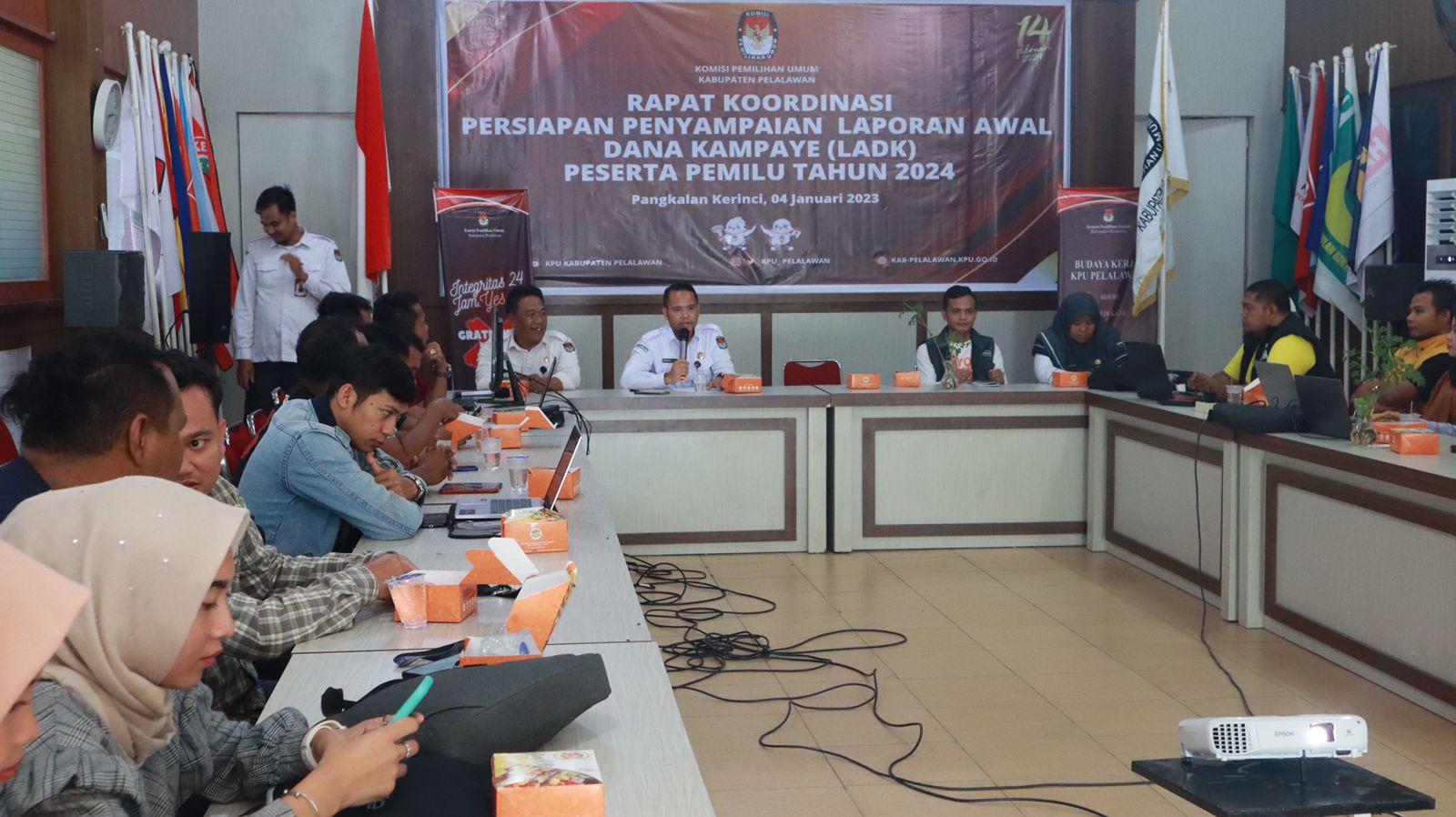 Koordinator Divisi Pencegahan di Rakor Persiapan Penyampaian LADK pada hari Kamis (07/01/2024)