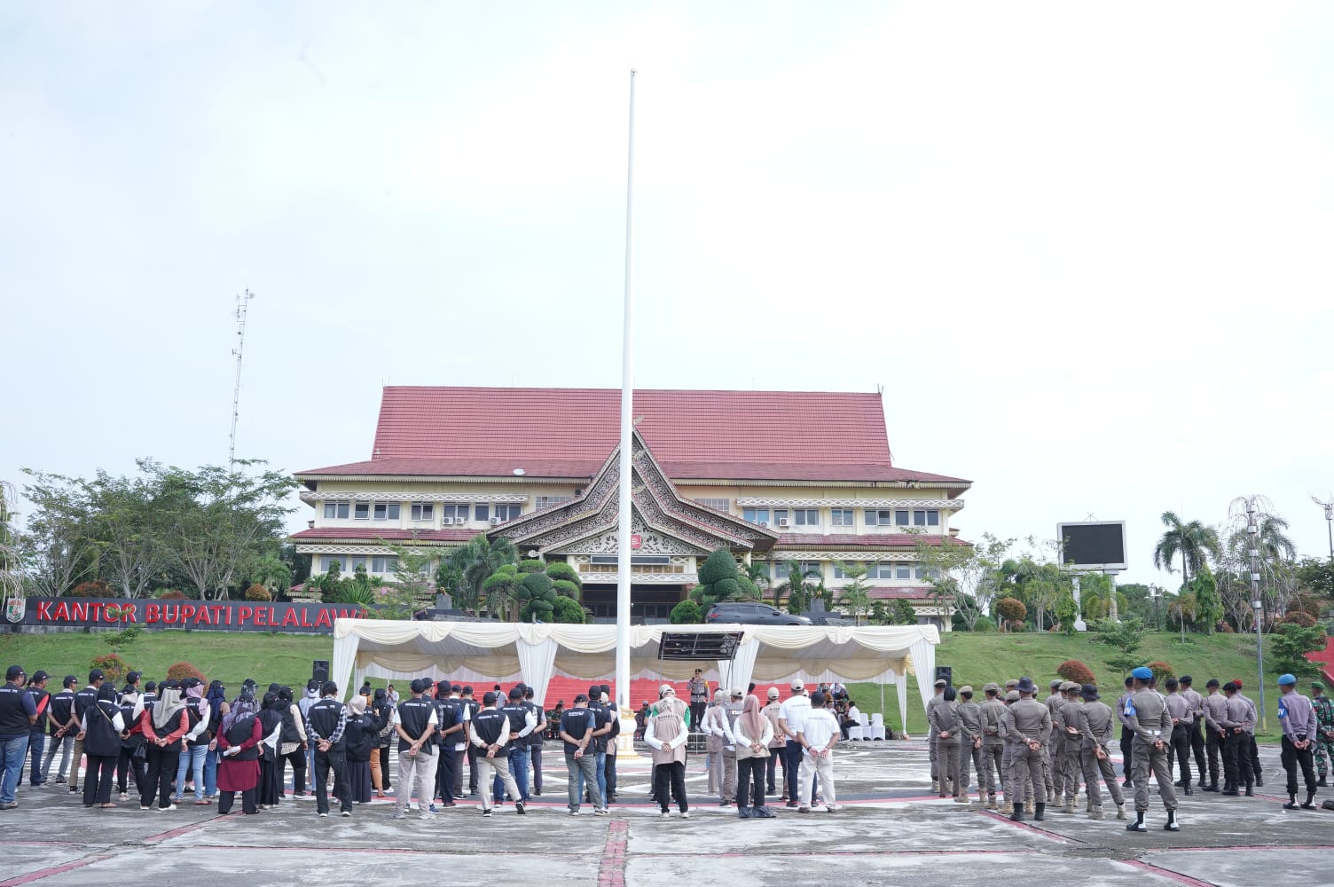 Apel Siaga Pengawasan Masa Tenang Sabtu (10/02/2024) di Halaman Kantor Bupati Pelalawan
