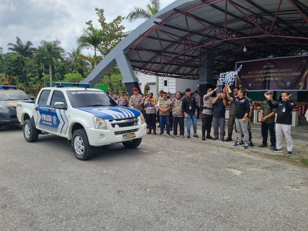 Ketua Hadiri Pelepasan Distribusi Logistik pada hari Minggu (11/02/2024)