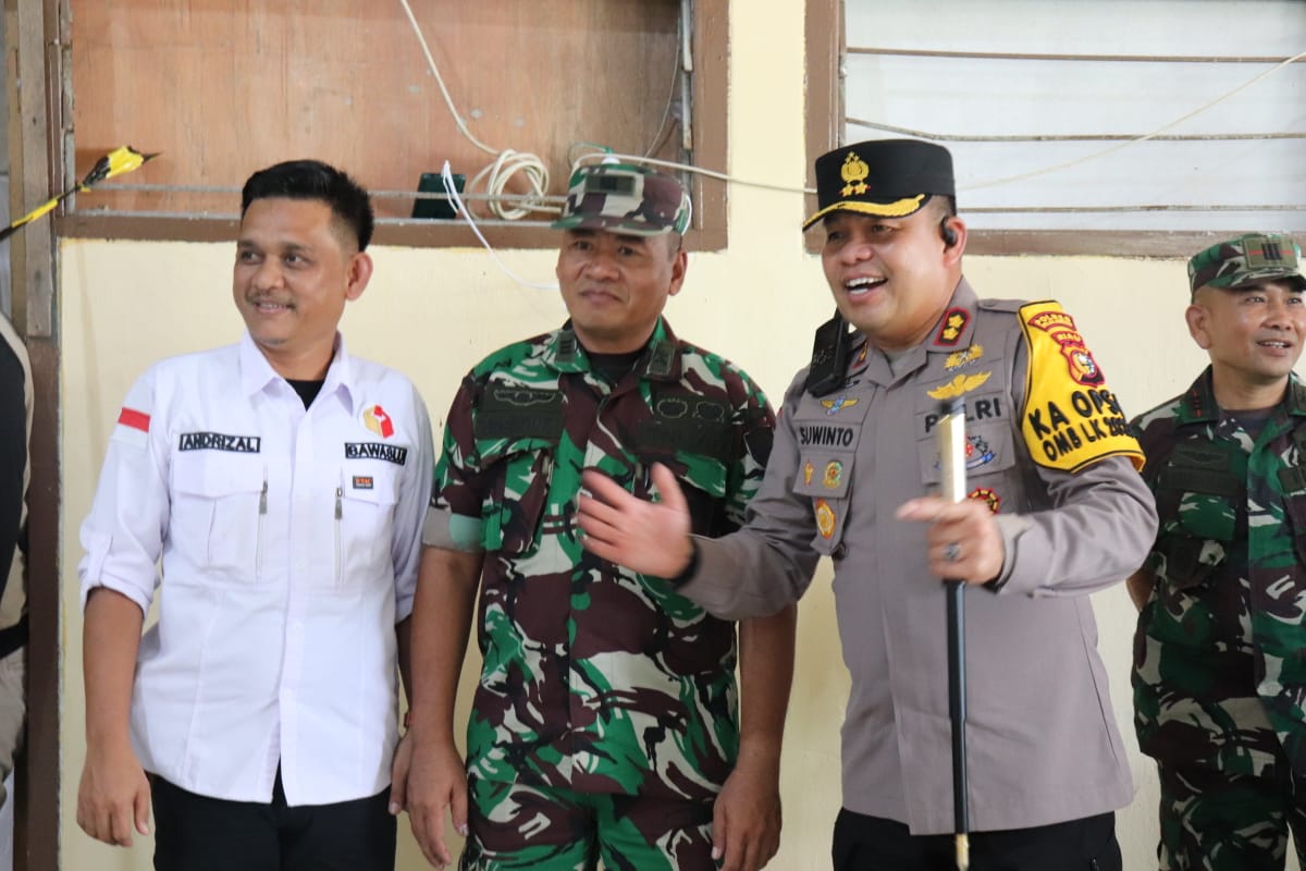 Kunjungan Ketua Bawaslu, Kapolres dan Pabung TNI di Rapat Pleno Penghitungan Suara di Kecamatan Pangkalan Kuras