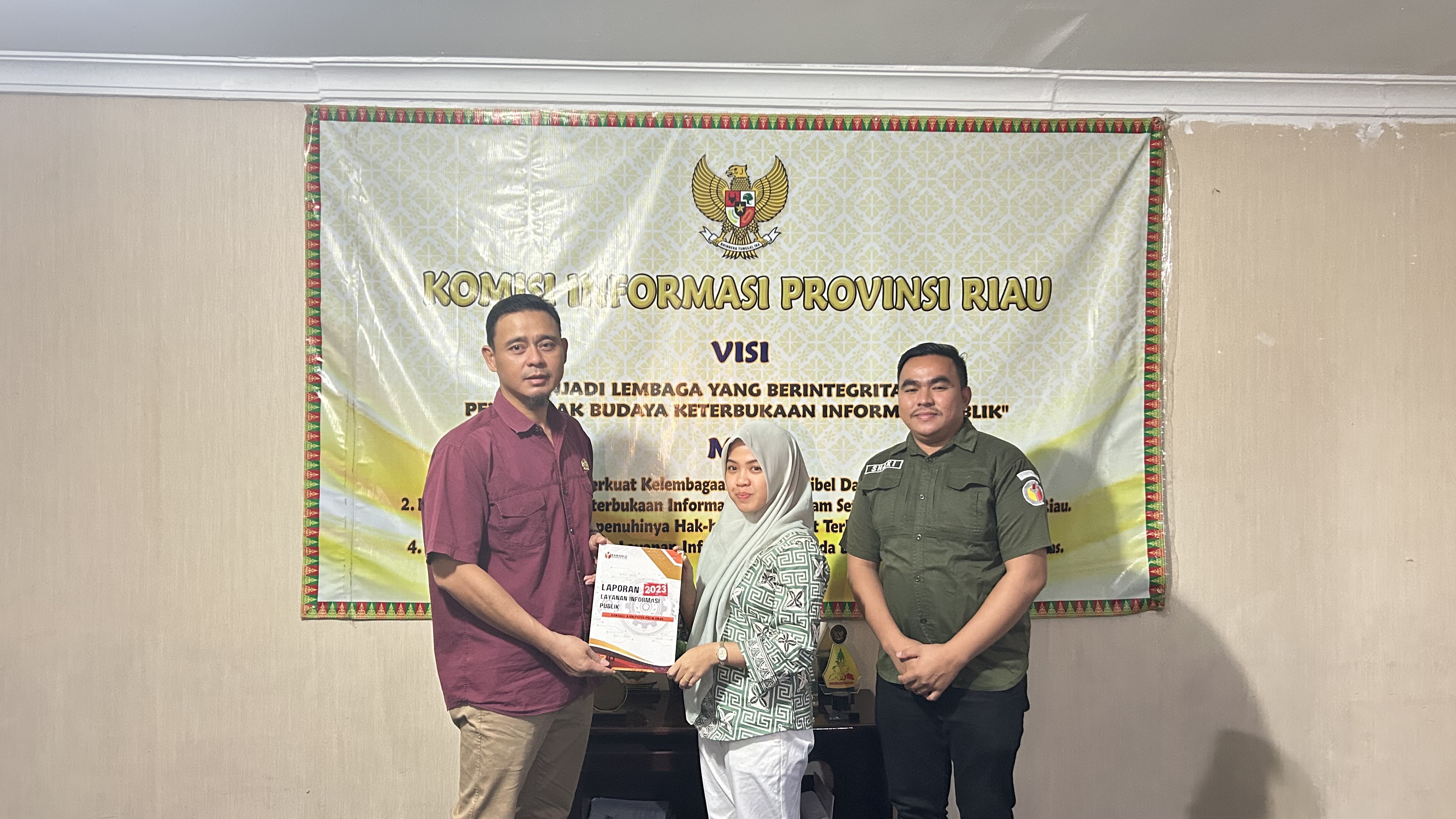 Bawaslu Pelalawan Serahakan LIP ke KI Provinsi Riau (21/03/2024)