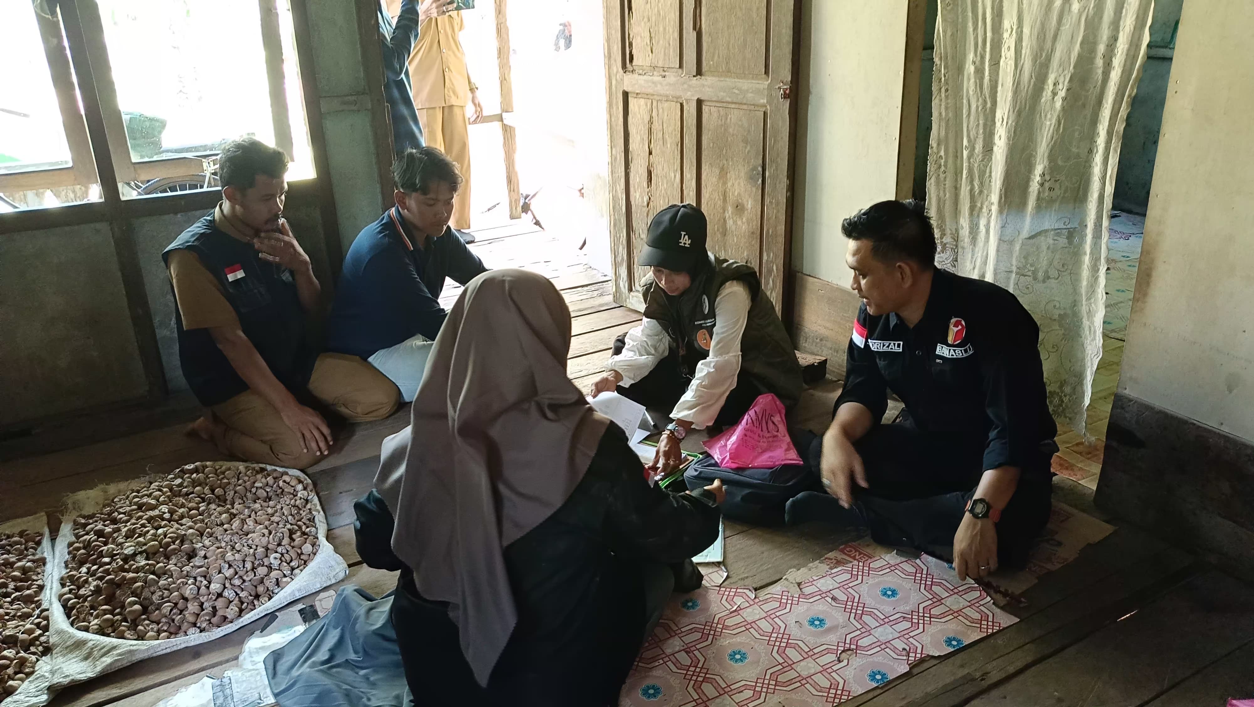 Andrizal melakukan Monitoring pengawasan Coklit di Kecamatan Kuala Kampar