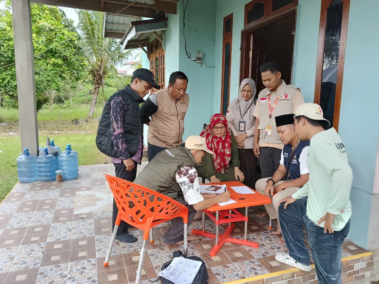 Bawaslu Pelalawan saat Monitoring Pengawasan Coklit di Kecamatan Teluk Meranti (27/06/2024)
