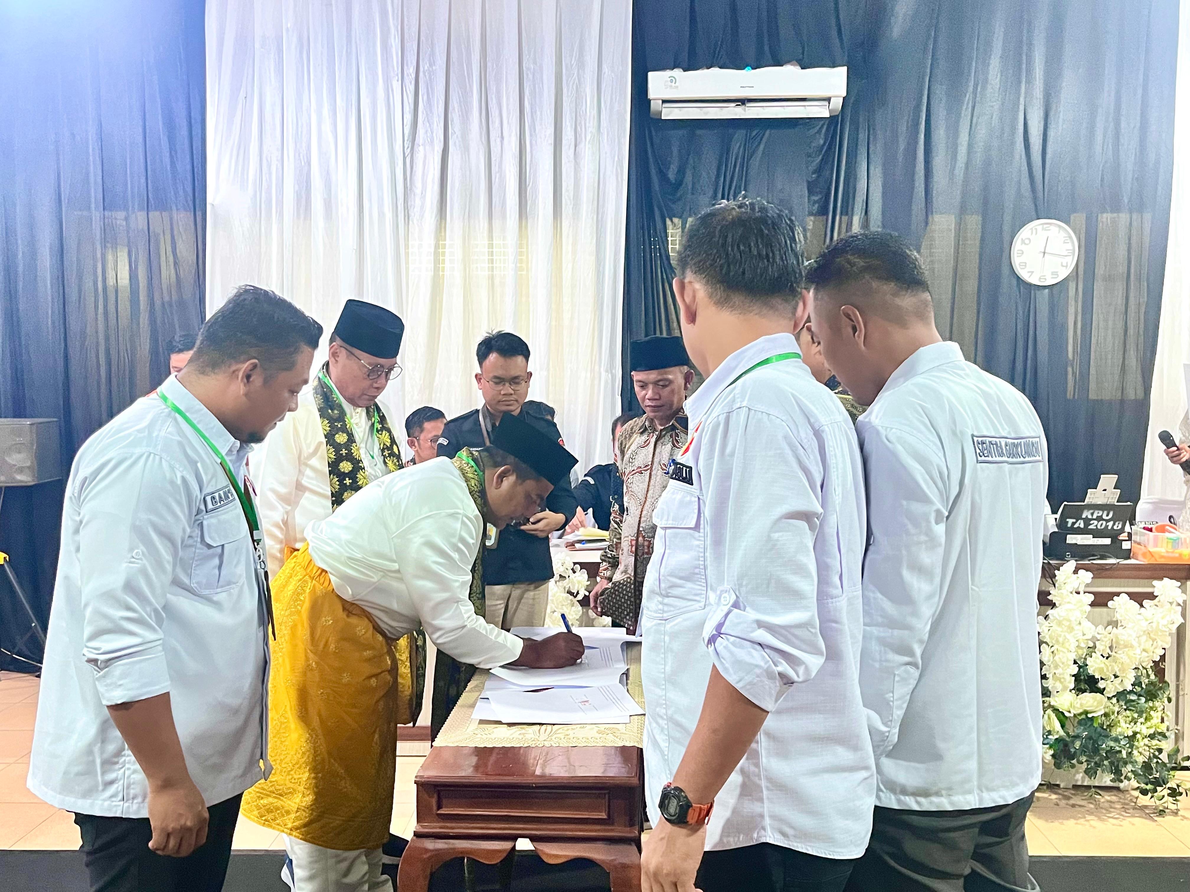 Ketua dan Anggota Bawaslu Pelalawan Awasi Pendaftaran Calon Bupati dan Wakil Bupati Pelalawan pada Rabu siang (28/08/2024)