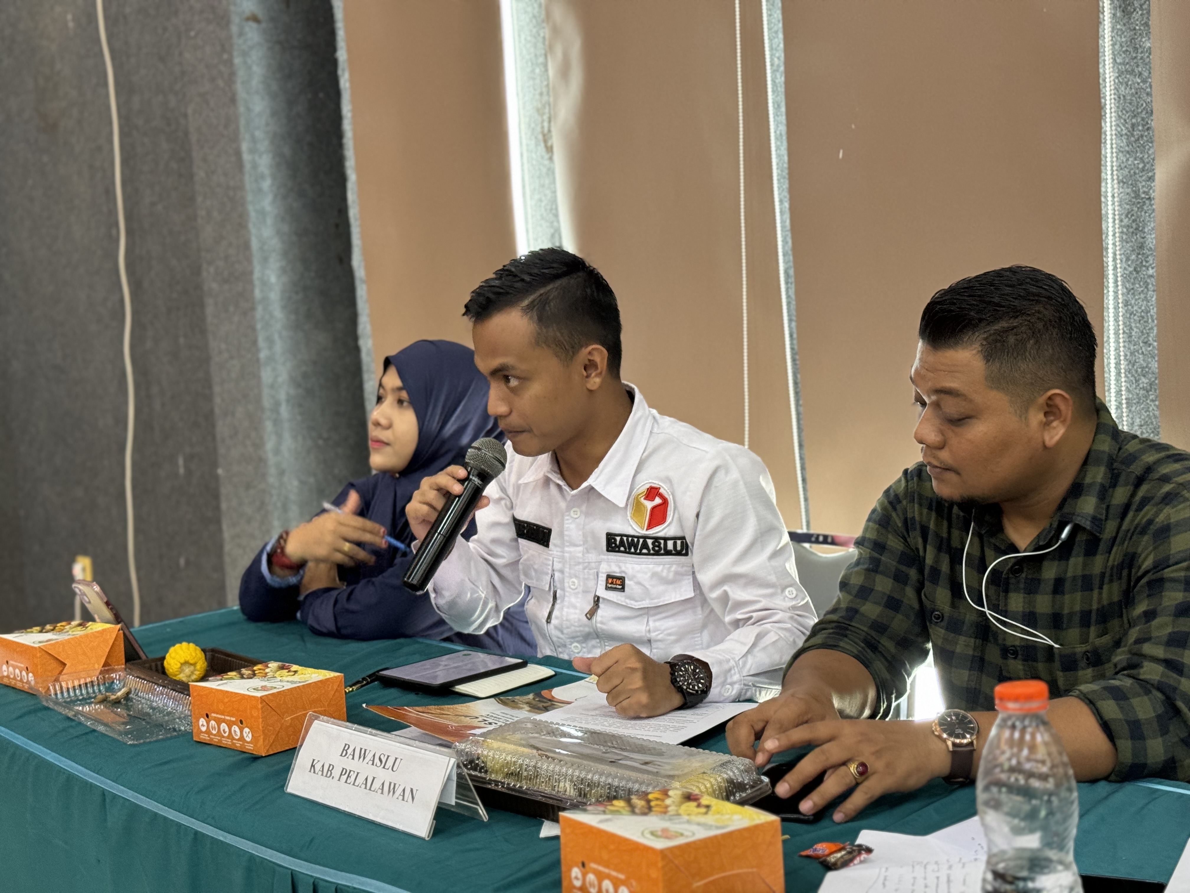 Rida Kordiv PPH saat pengawasan rekapitulasi dan penetapan DPS tingkat Kabupaten Pelalawan (10/08/2024)