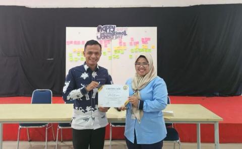 Goes to SMP Mutiara Harapan