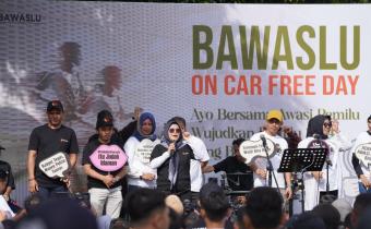 Lolly Suhenty pada Acara Peluncuran Mobil Pojok Pengawasan di Jakarta