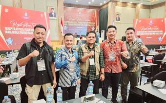 Anggota Bawaslu saat Rapat Pleno Rekapitulasi Perolehan suara Pemilu tahun 2024 Tingkat Provinsi Riau (07/03/2024)
