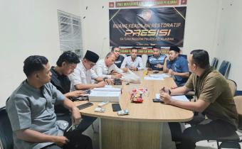 Rapat Gakkumdu Pelalawan pada Kamis malam (04/04/2024) di Ruang Keadilan Restoratif Sat Reskrim Polres Pelalawan