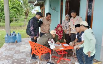 Bawaslu Pelalawan saat Monitoring Pengawasan Coklit di Kecamatan Teluk Meranti (27/06/2024)