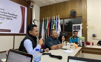 Rida Nur Kisawan (Kordiv PPH) Saat Menyampaikan Saran Perbaikan ke KPU Pelalawan (19/09/2024)