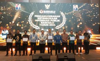 penghargaan keterbukaan informasi publik oleh Bawaslu RI