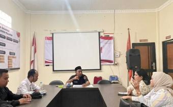 Rapat internal Divisi Penanganan Pelanggaran dan Datin Bawaslu Kabupaten Pelalawan bersama Koordinator Divisi Penanganan Pelanggaran dan Datin, Syakir Hamdani, didampingi kepala subbagian serta staf, dalam rangka evaluasi dan penguatan kesiapan menghadapi tahapan pemilu mendatang di Kantor Bawaslu Kabupaten Pelalawan.